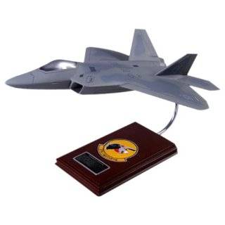  F 22 Raptor   1/48 scale model Toys & Games
