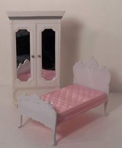 Large Plastic Barbie Bratz Doll House Furniture Bedroom Bed Wardrobe White Pink