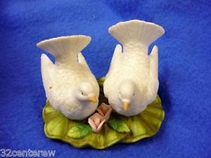 1985 Lefton Figural White Doves Love Birds Ceramic Figurine 05134 w Sticker