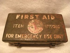 Vintage WWII WW2 Jeep Truck First Aid Kit Case Item 9777300 Original