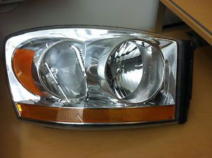 2006 Dodge RAM Headlight Assembly
