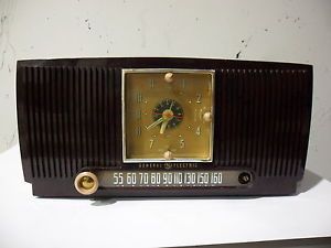 Vintage 1953 GE Am Radio Alarm Clock Tube Radio Model 548