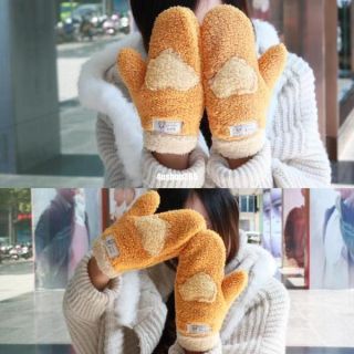 Fashion Girl Winter Warm Fluffy Fuzzy Mittens Cute Heart Pattern Thick Gloves