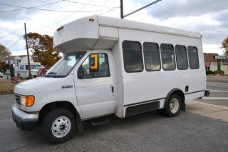 2006 Ford E350 Coach Diesel Shuttle Bus with Wheel Chair Lift Low Miles Look