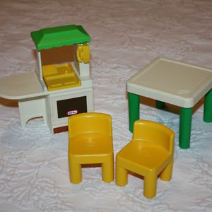 Little Tikes Vintage Doll House Party Kitchen Island 2 Chairs Table Green Yellow