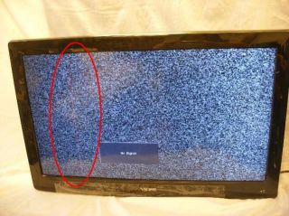 Viore LC32VH70 32" LCD HDTV Broken Screen Flat Panel Black