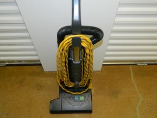 Tennant V DMU 15 Upright Heavy Duty Commercial Vacuum Cleaner Cleaning Service