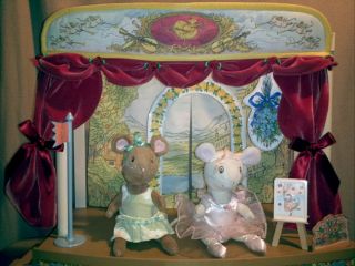 Angelina Ballerina Dolls and Play Set Stage Story Book House