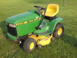 1994 John Deere LX172 Riding Lawn Garden Tractor