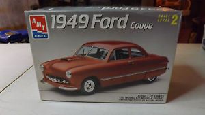 AMT Ertl 1949 Ford COUPE1 25 Scale Open Plastic Model Car Kit